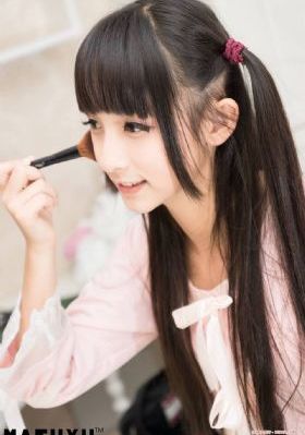 他从火光中走来